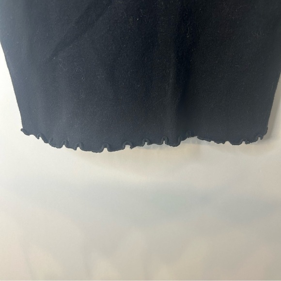 Brandy Melville Women’s Black Lettuce Trim Cropped Short Sleeve Tee, One Size - Picture 4 of 7